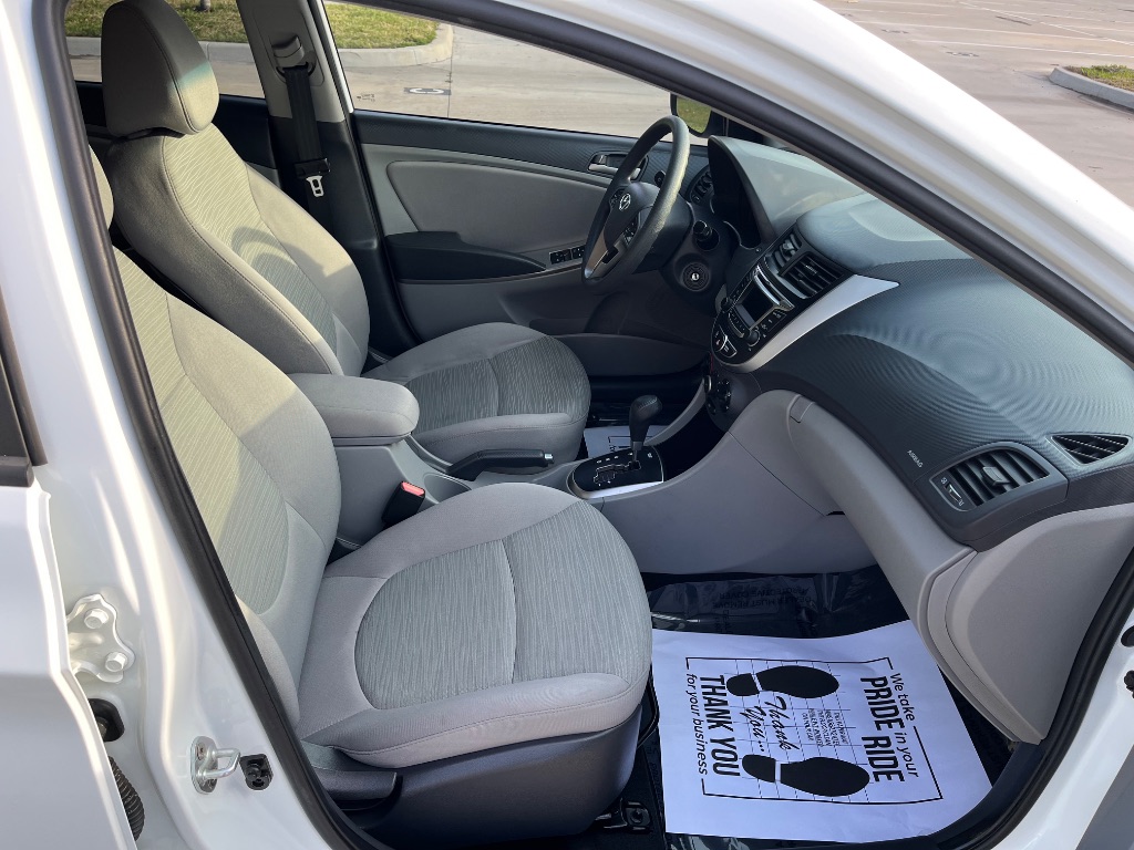 2016 Hyundai Accent SE photo
