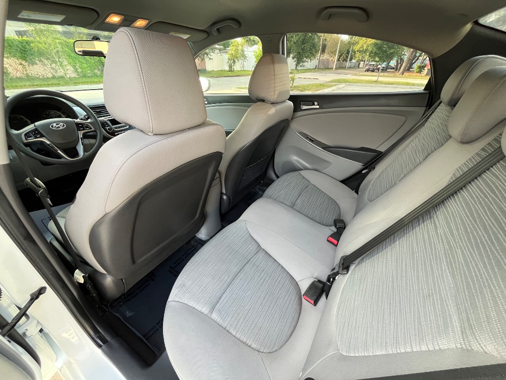 2016 Hyundai Accent SE photo