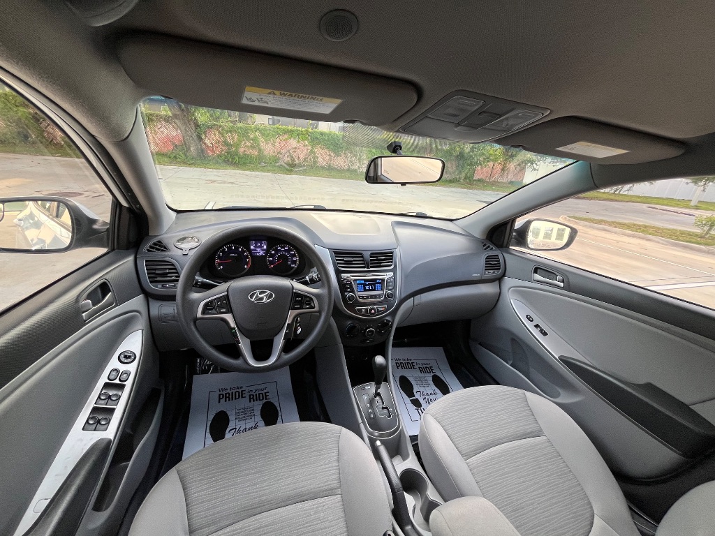 2016 Hyundai Accent SE photo