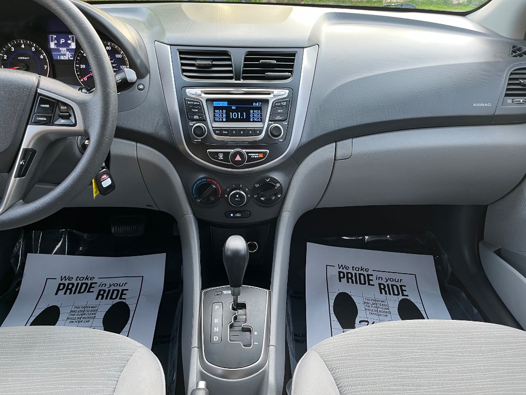 2016 Hyundai Accent SE photo