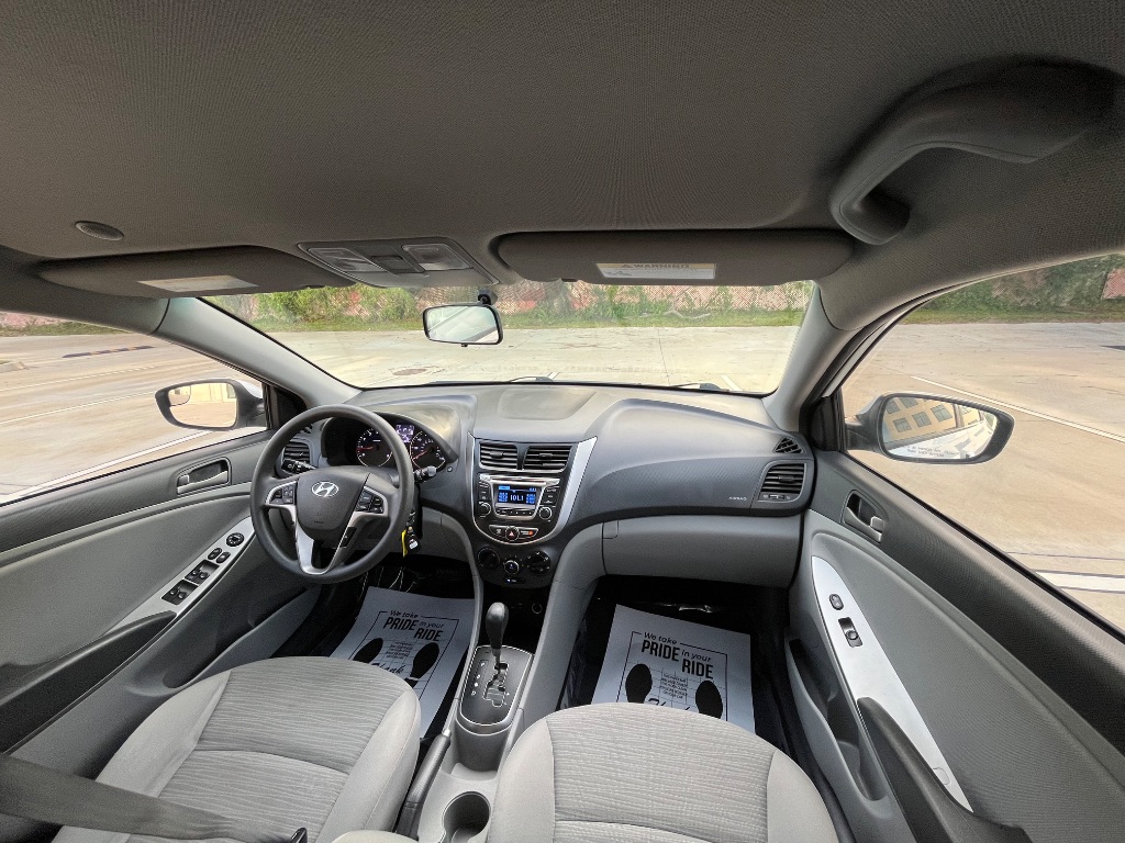 2016 Hyundai Accent SE photo