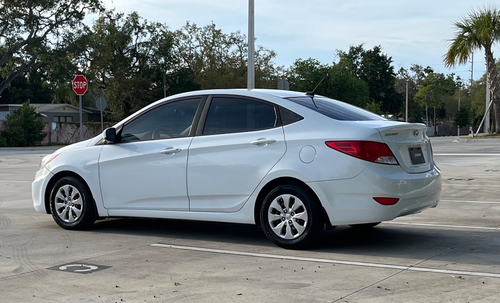 2016 Hyundai Accent SE photo