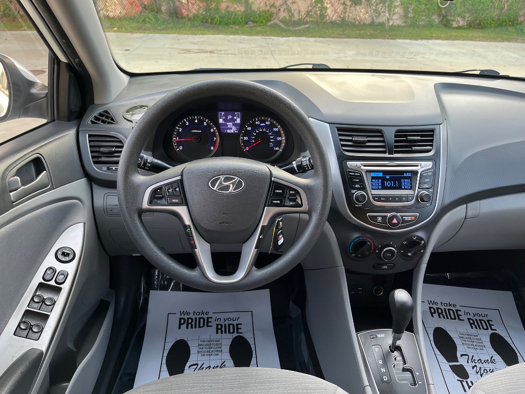 2016 Hyundai Accent SE photo