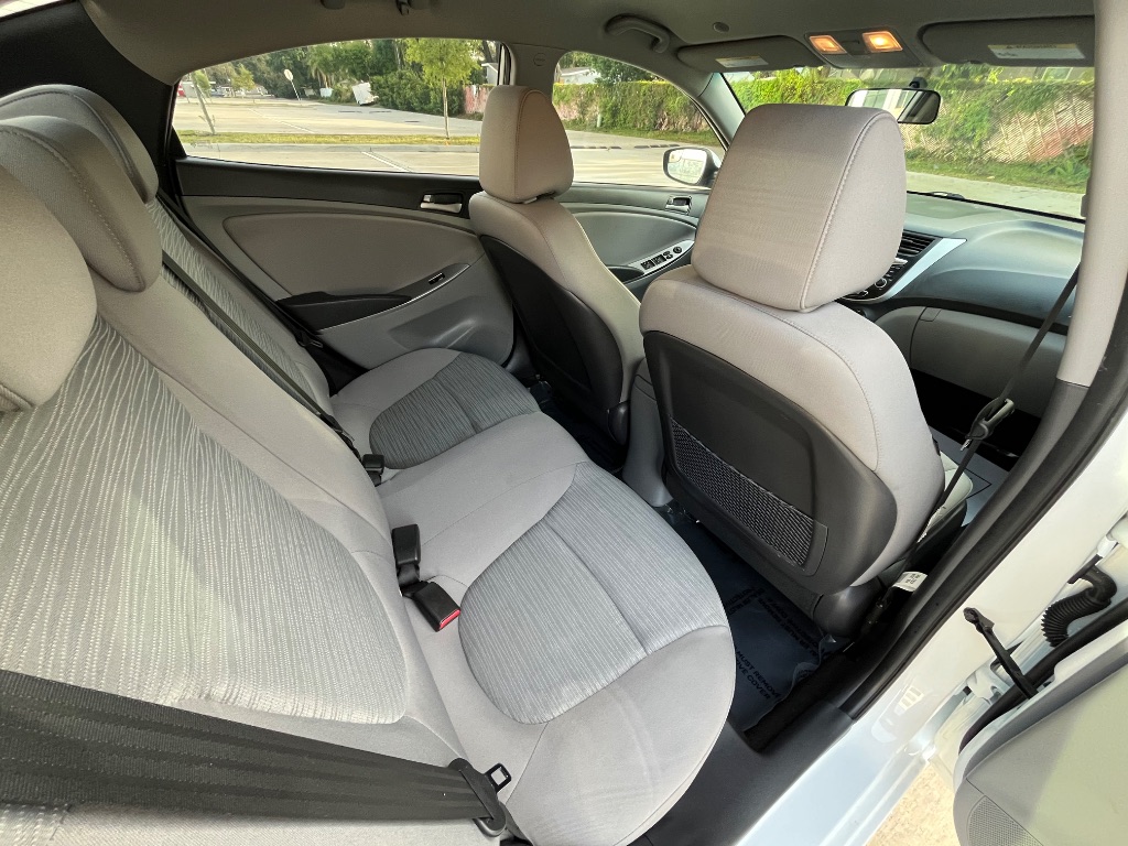 2016 Hyundai Accent SE photo