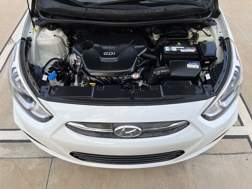 2016 Hyundai Accent SE photo