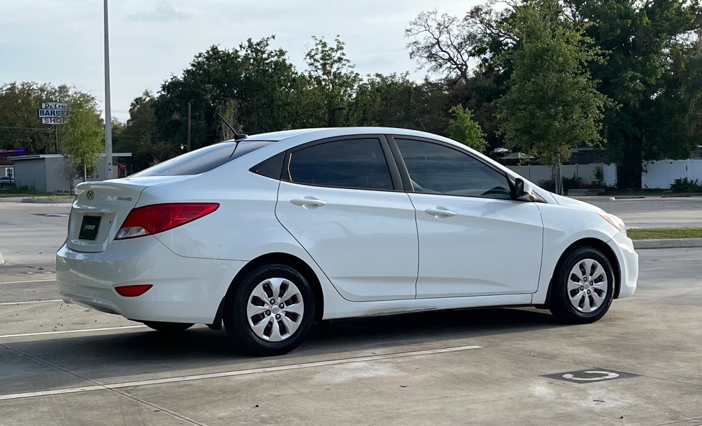 2016 Hyundai Accent SE photo