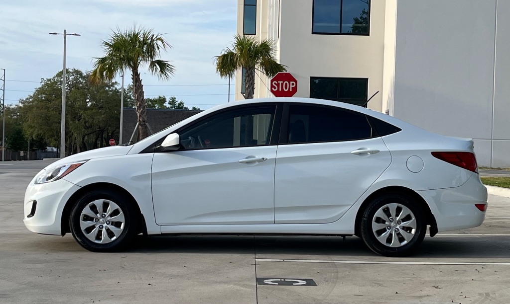 2016 Hyundai Accent SE photo