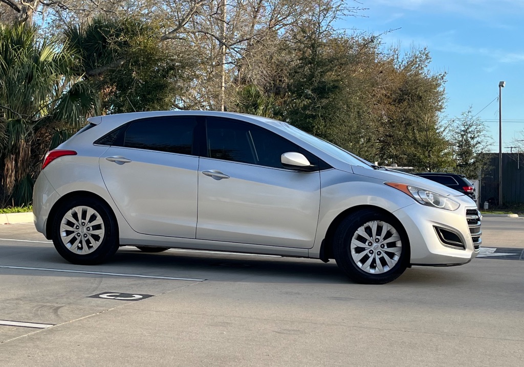 2016 Hyundai Elantra - $7,695
