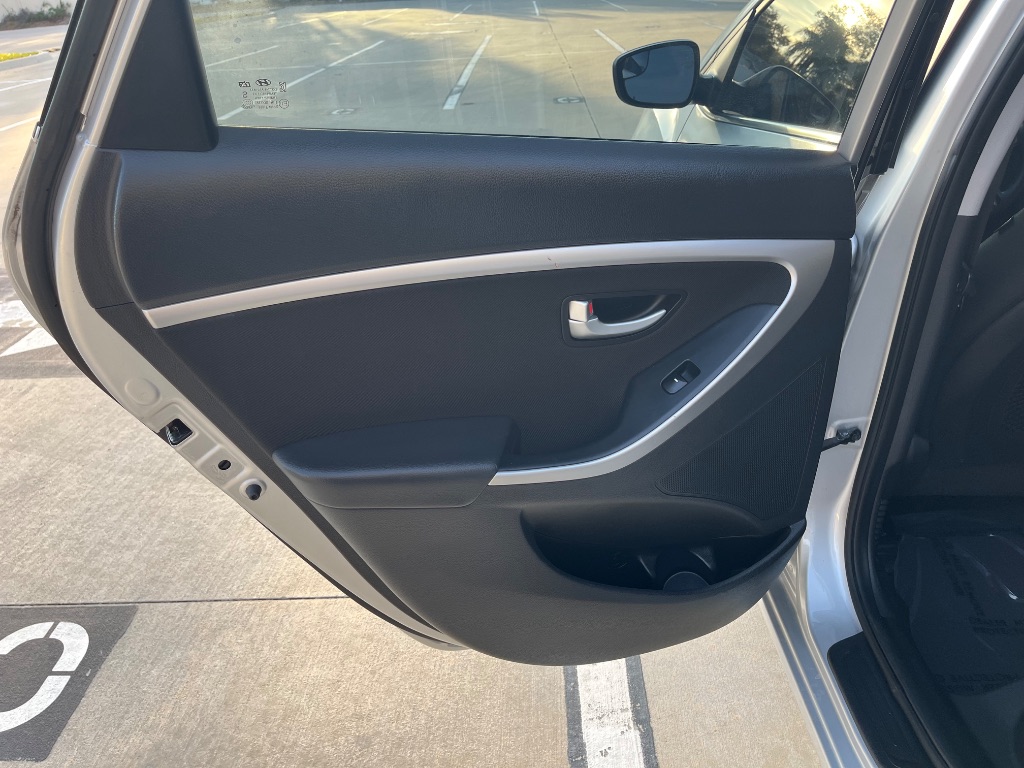 2016 Hyundai Elantra - $7,695
