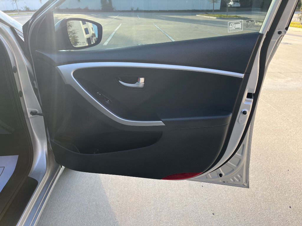 2016 Hyundai Elantra - $7,695