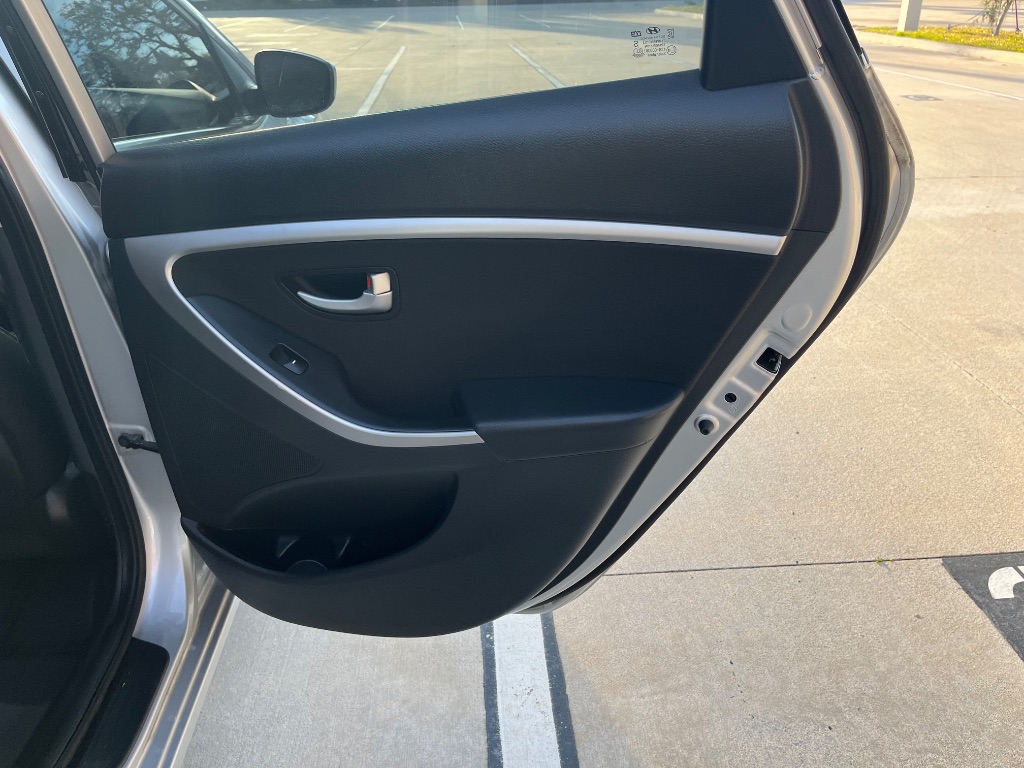 2016 Hyundai Elantra - $7,695