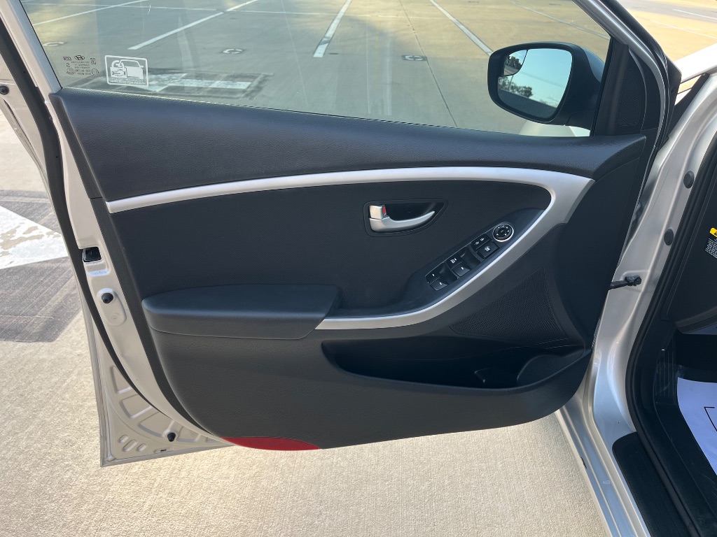 2016 Hyundai Elantra - $7,695