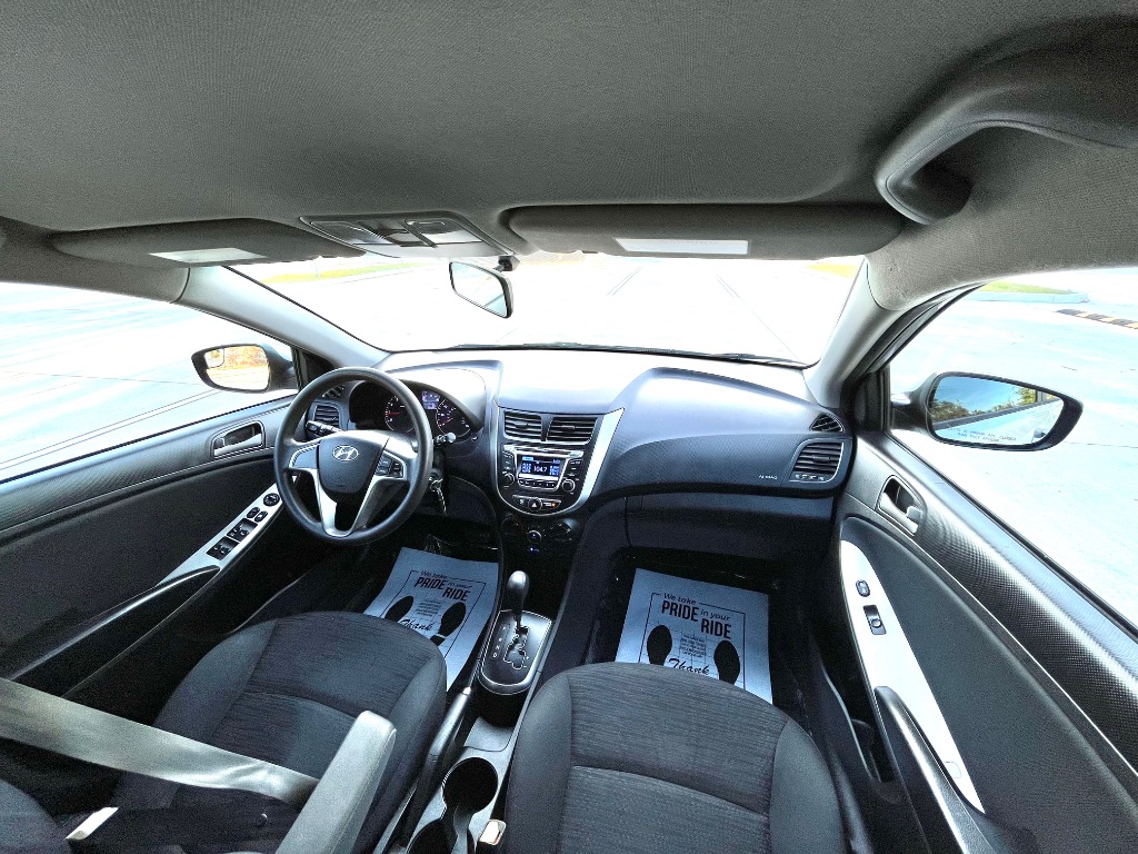 2016 Hyundai Accent SE photo