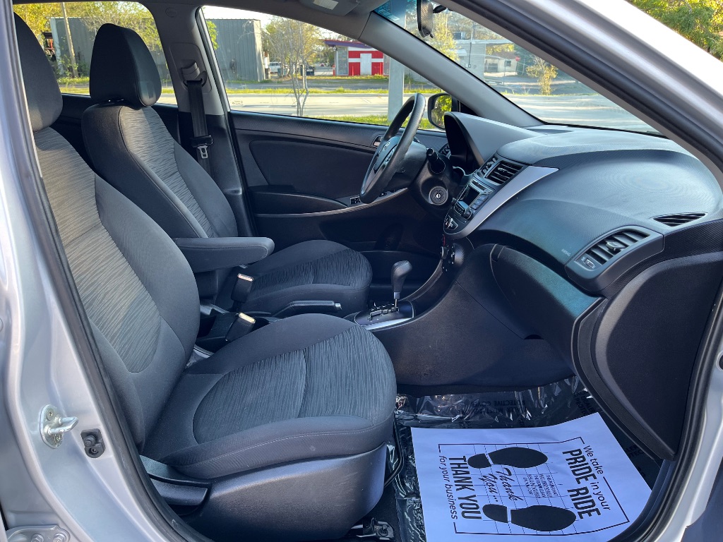 2016 Hyundai Accent SE photo