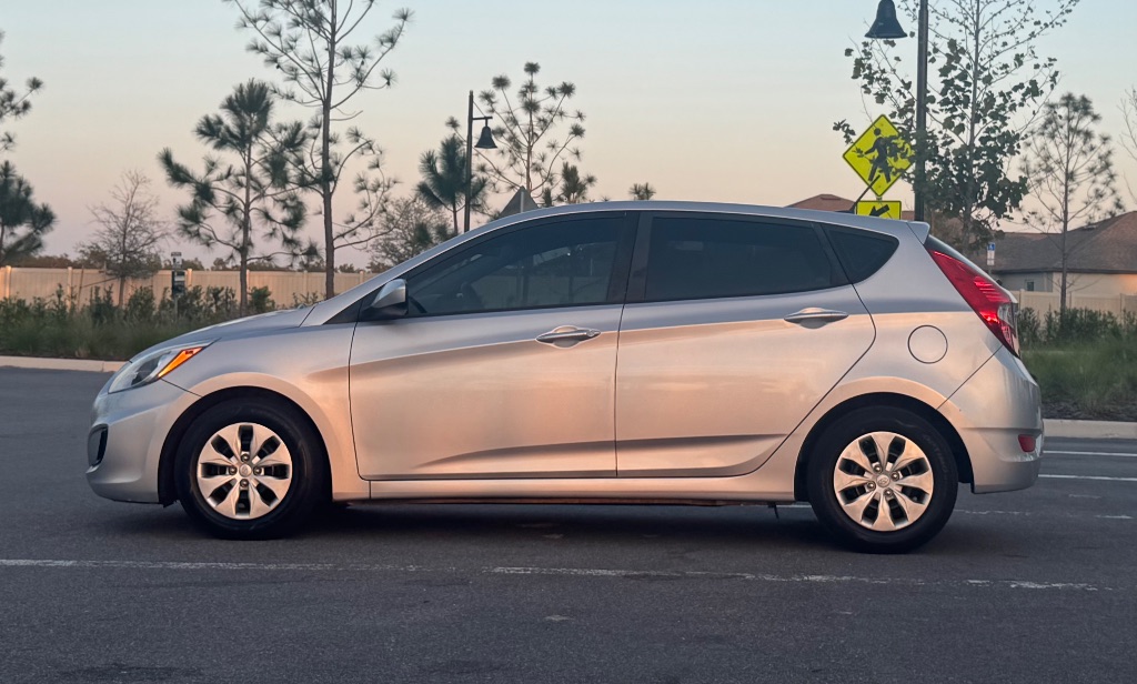 2016 Hyundai Accent SE photo