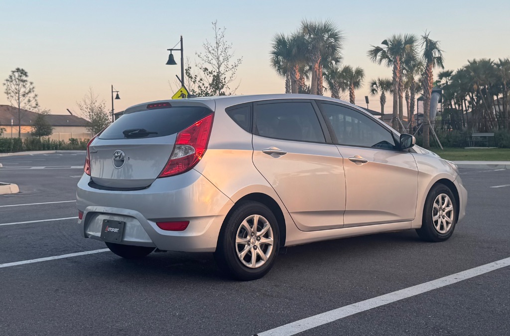 2016 Hyundai Accent SE photo