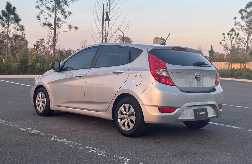 2016 Hyundai Accent SE photo