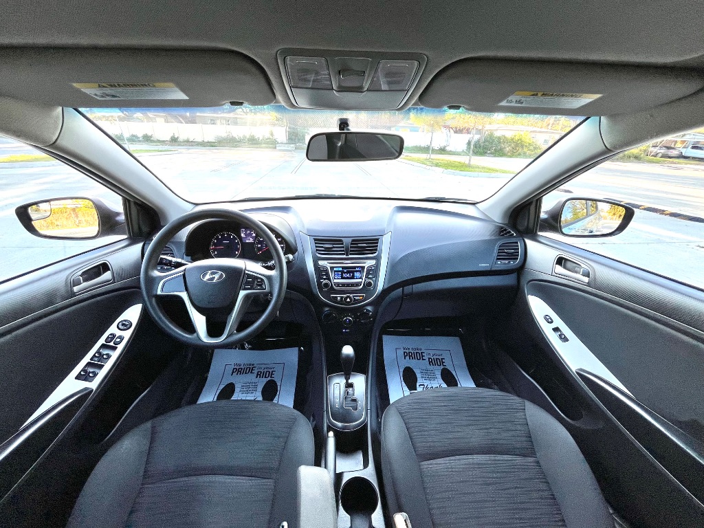 2016 Hyundai Accent SE photo