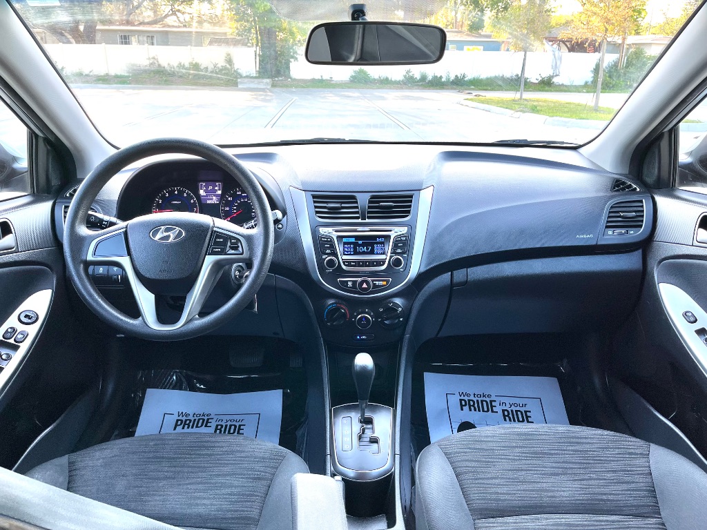 2016 Hyundai Accent SE photo