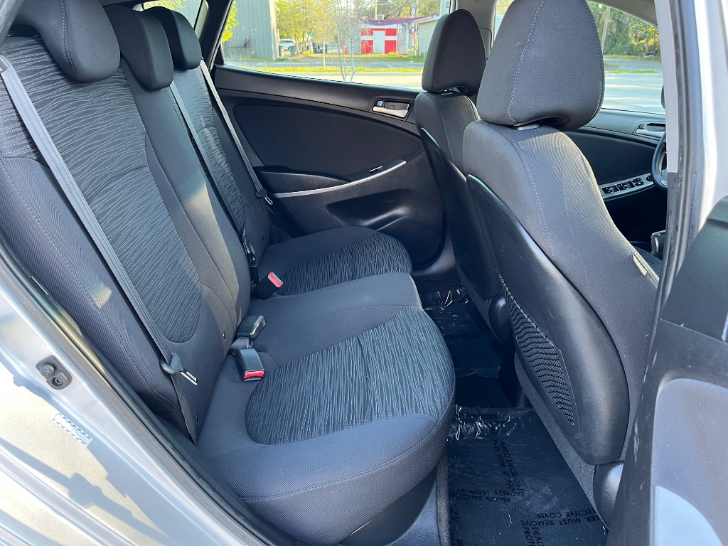 2016 Hyundai Accent SE photo