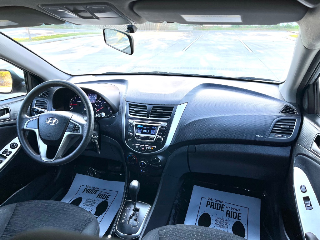 2016 Hyundai Accent SE photo