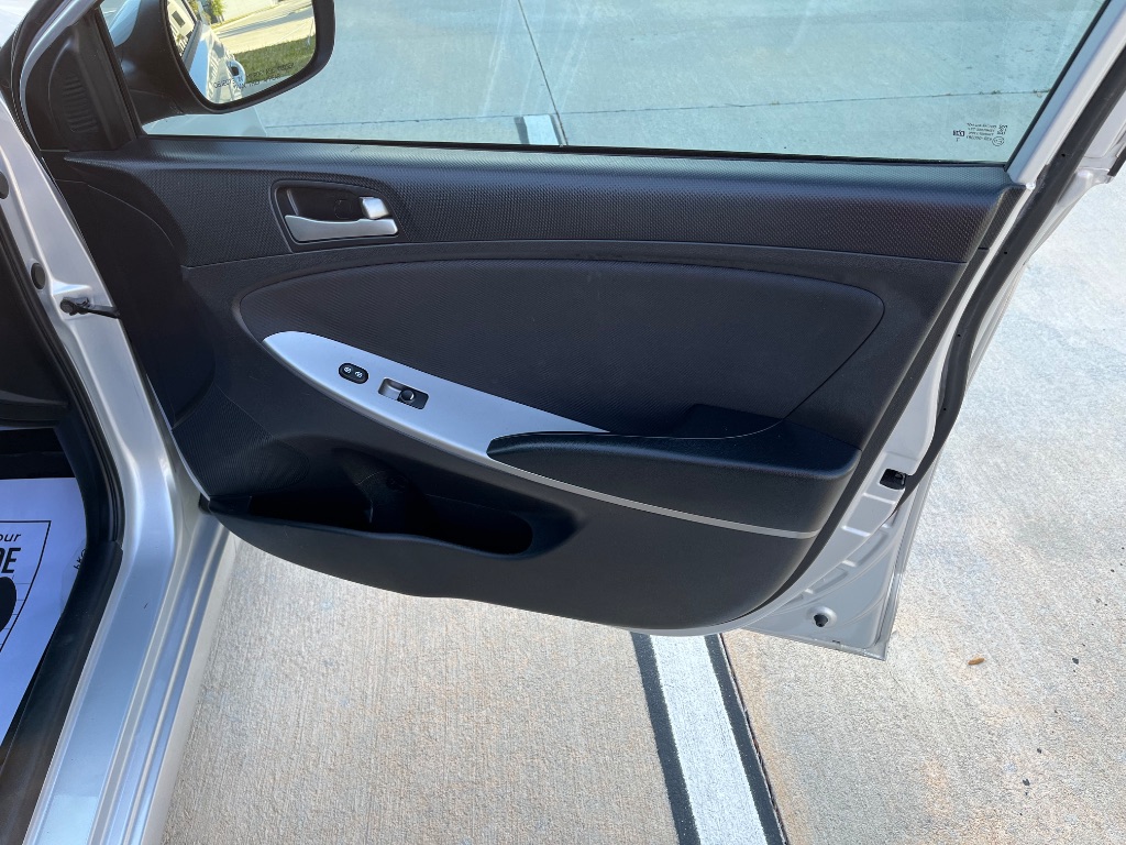 2016 Hyundai Accent SE photo
