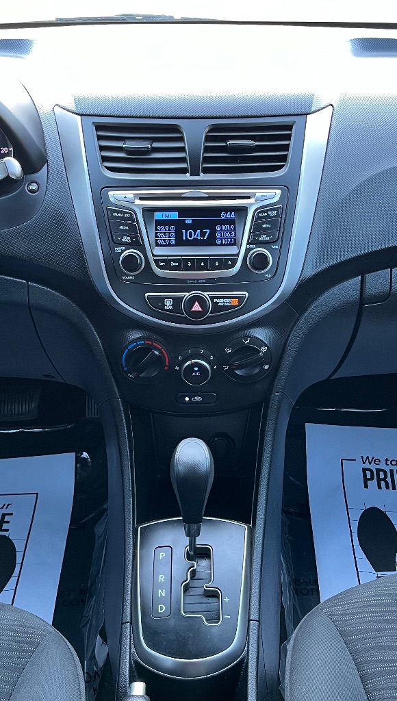 2016 Hyundai Accent SE photo