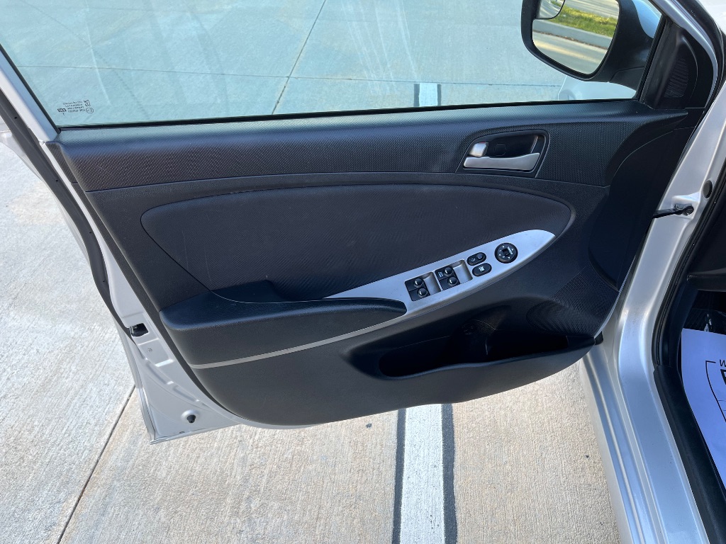 2016 Hyundai Accent SE photo