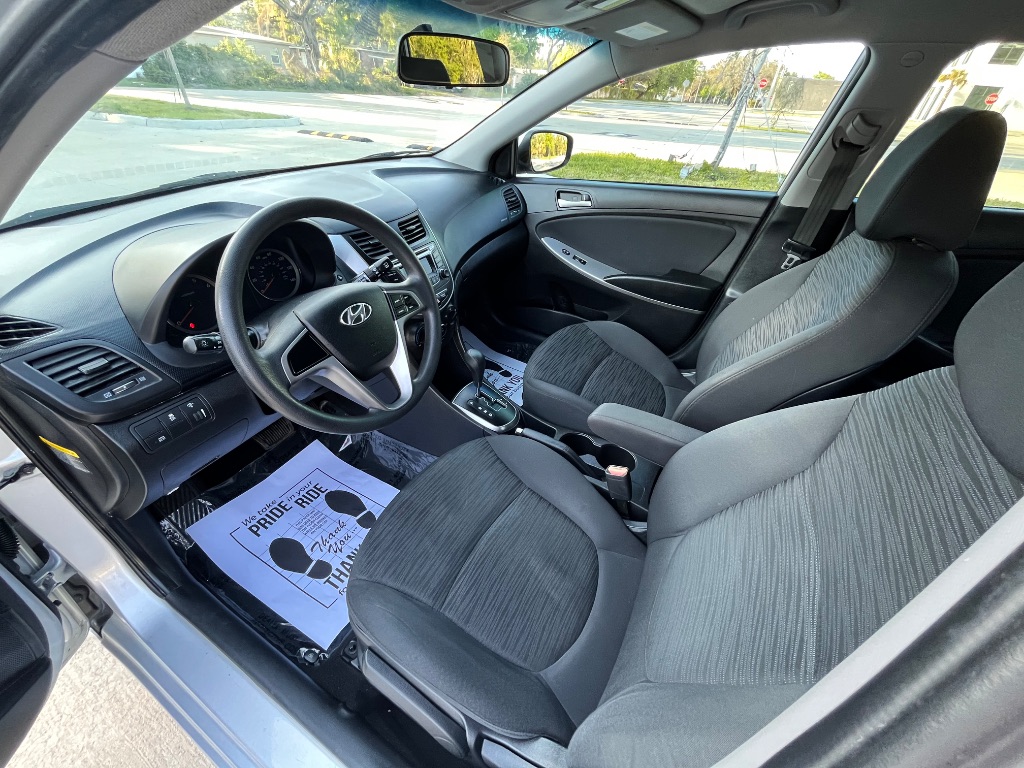 2016 Hyundai Accent SE photo