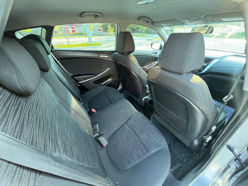 2016 Hyundai Accent SE photo