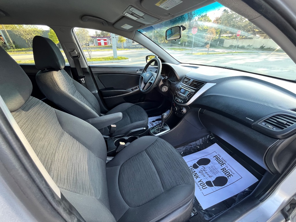 2016 Hyundai Accent SE photo