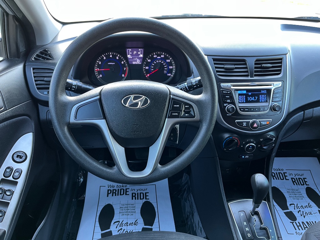 2016 Hyundai Accent SE photo