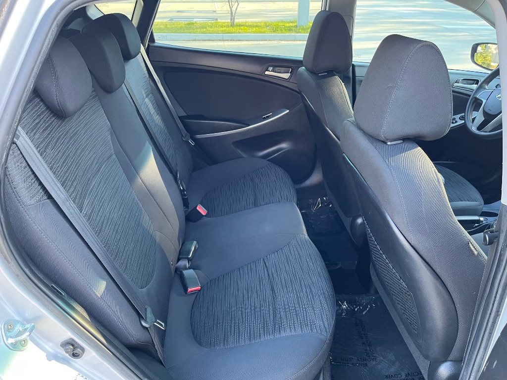 2016 Hyundai Accent SE photo