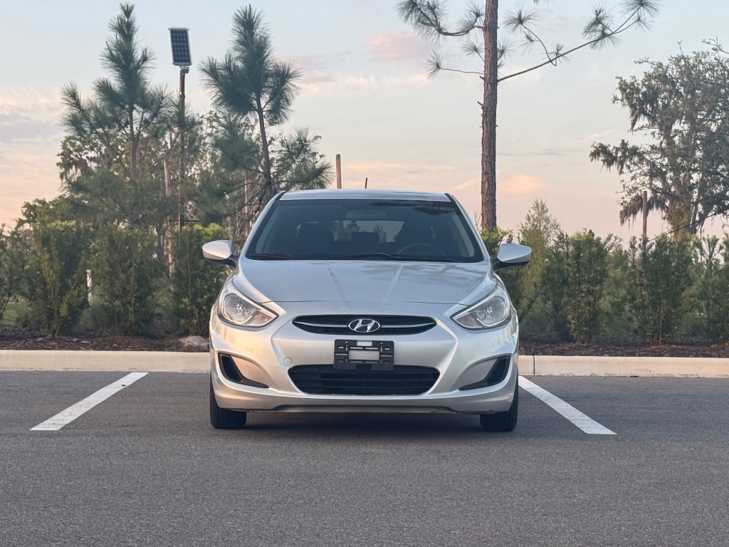 2016 Hyundai Accent SE photo