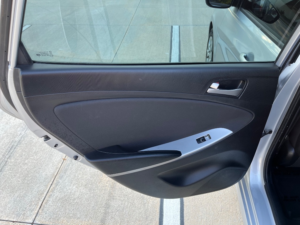2016 Hyundai Accent SE photo