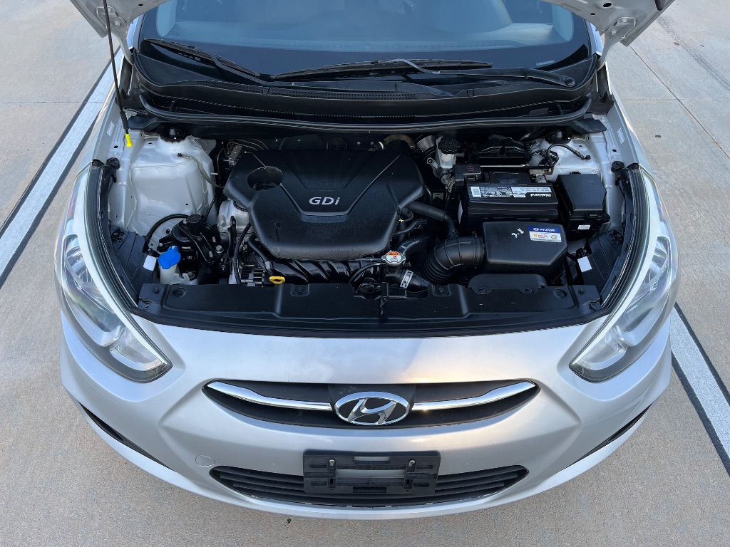 2016 Hyundai Accent SE photo