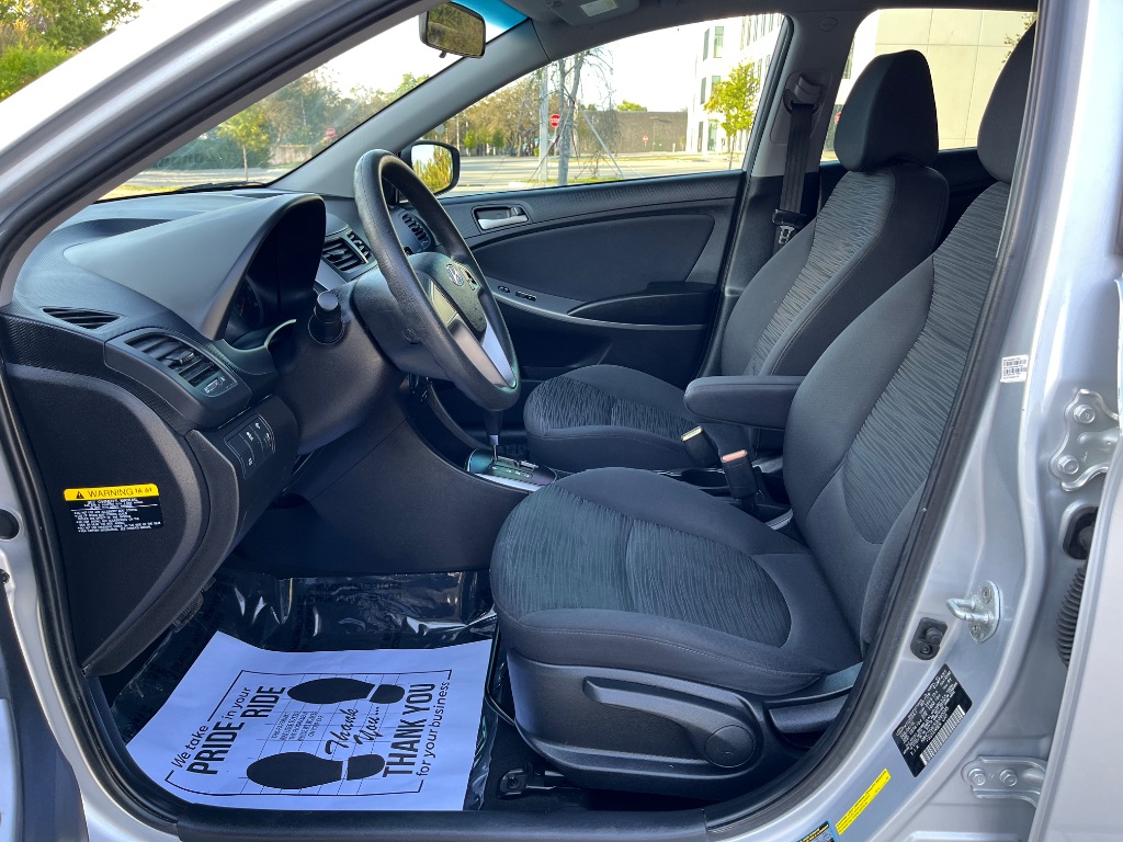 2016 Hyundai Accent SE photo