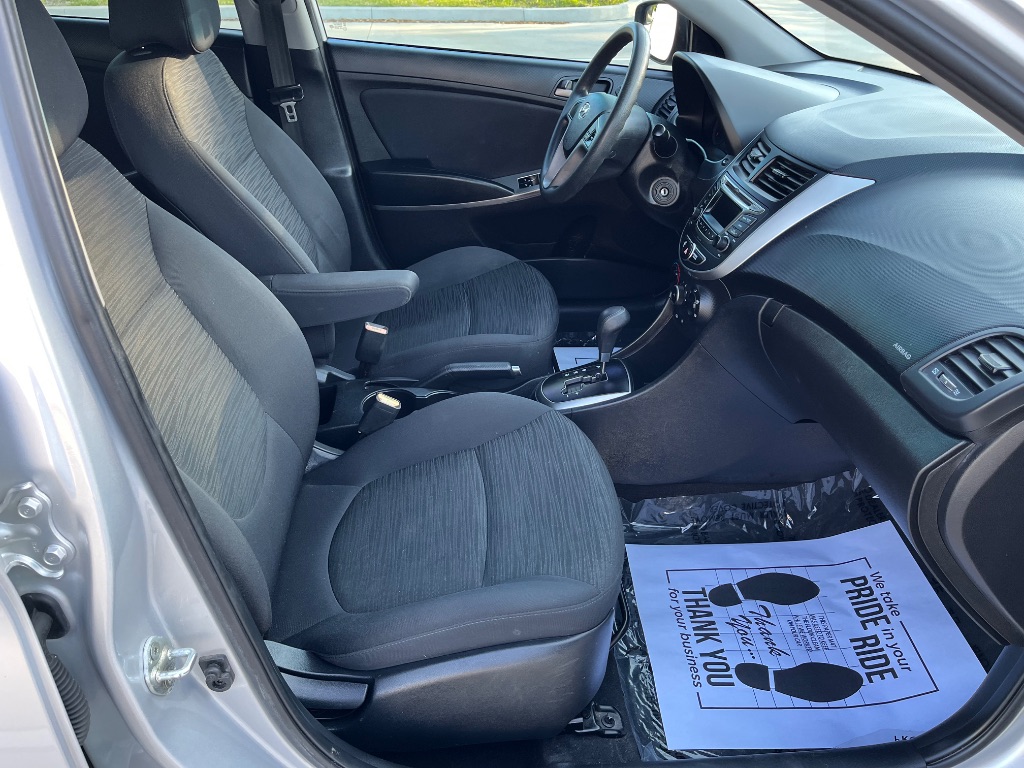 2016 Hyundai Accent SE photo