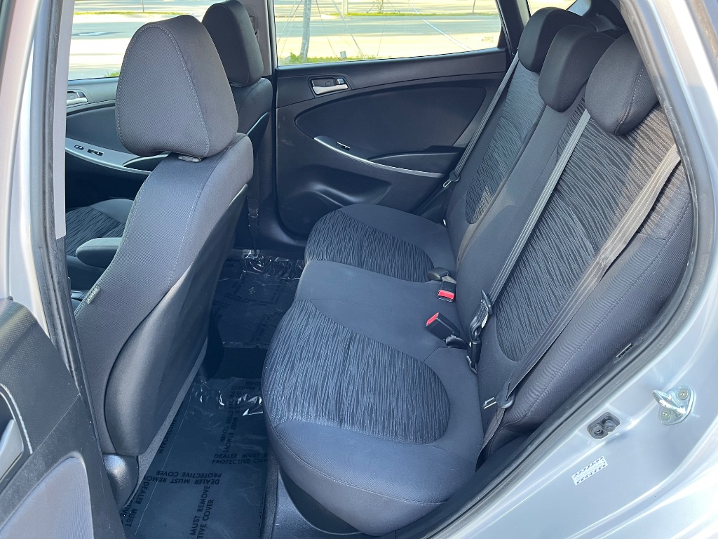 2016 Hyundai Accent SE photo