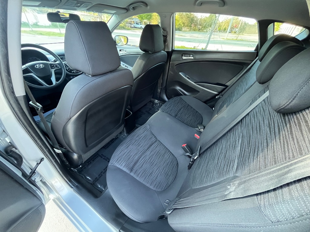 2016 Hyundai Accent SE photo