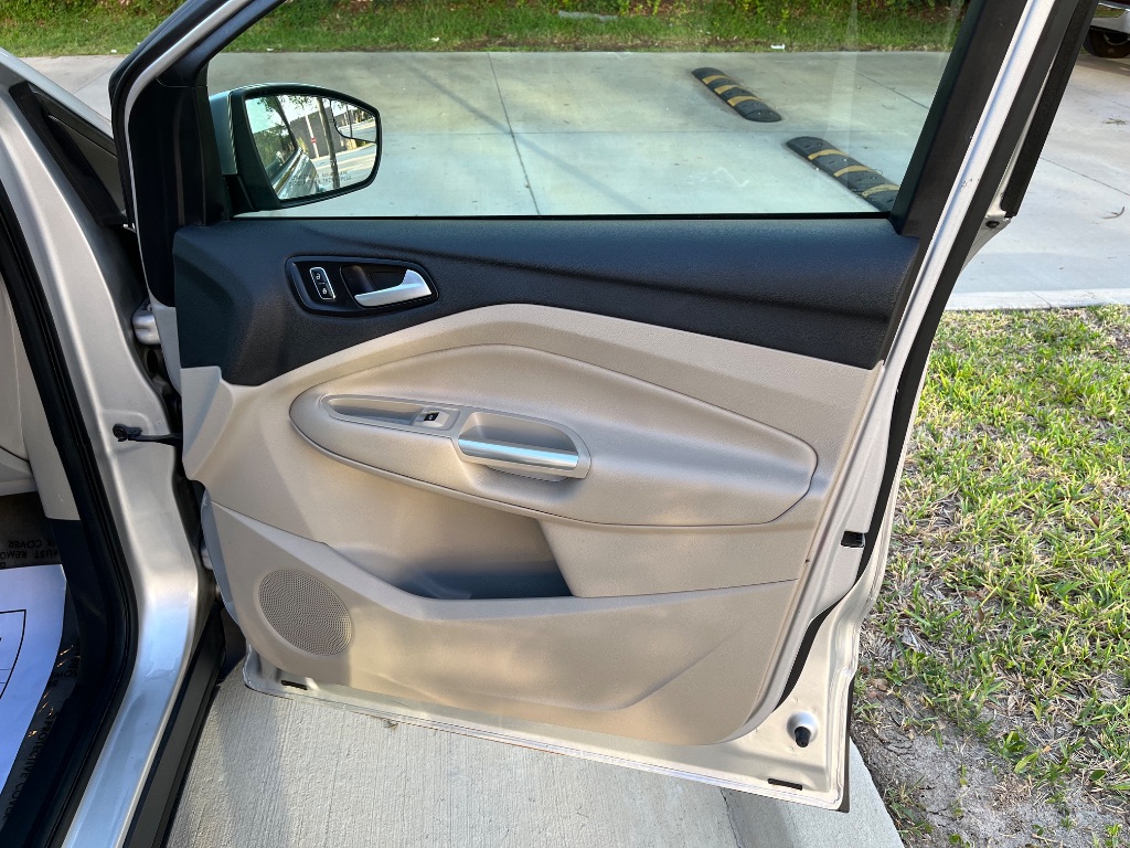 2016 Ford Escape SE photo