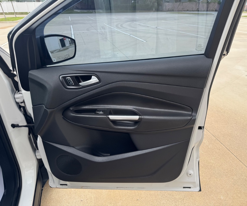 2016 Ford Escape - $8,395