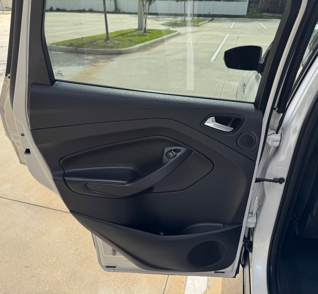 2016 Ford Escape - $8,395