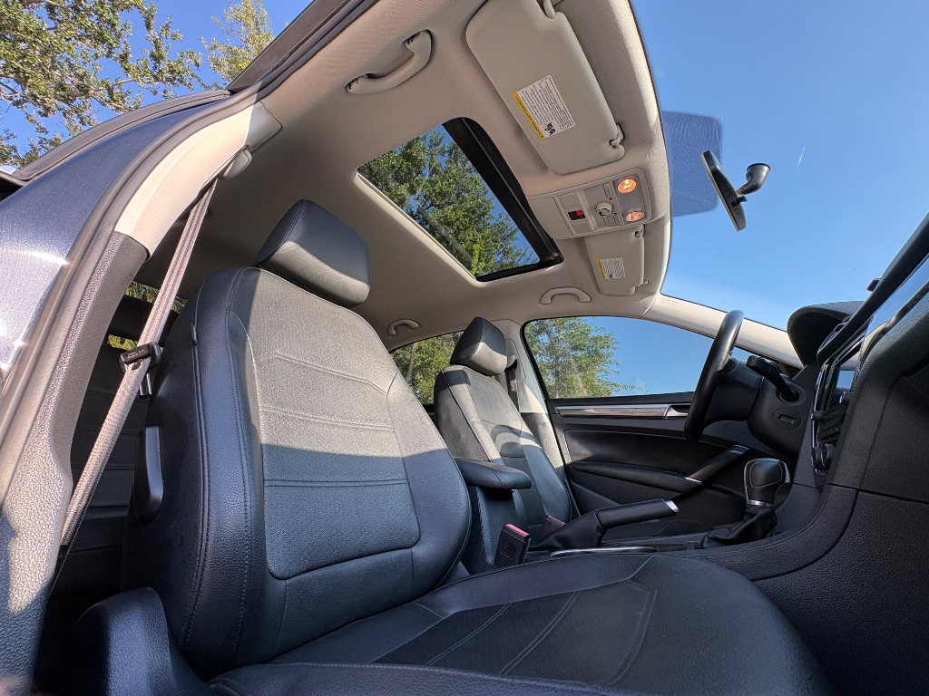 2017 Volkswagen Passat - $9,395