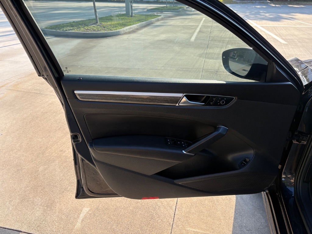2017 Volkswagen Passat - $9,395