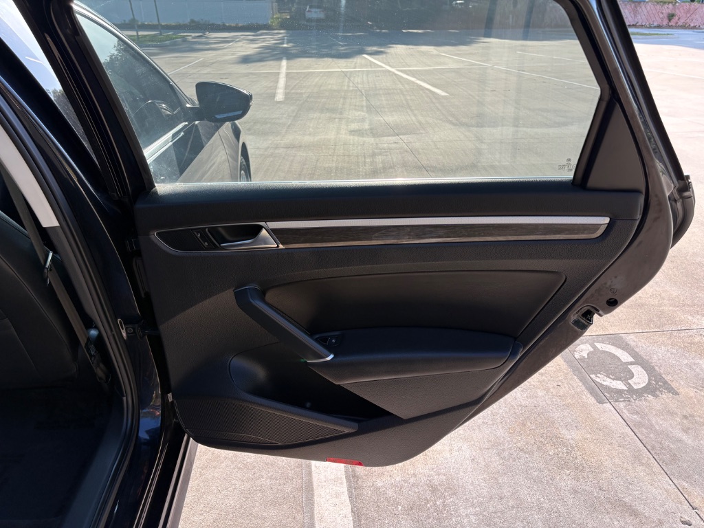 2017 Volkswagen Passat - $9,395