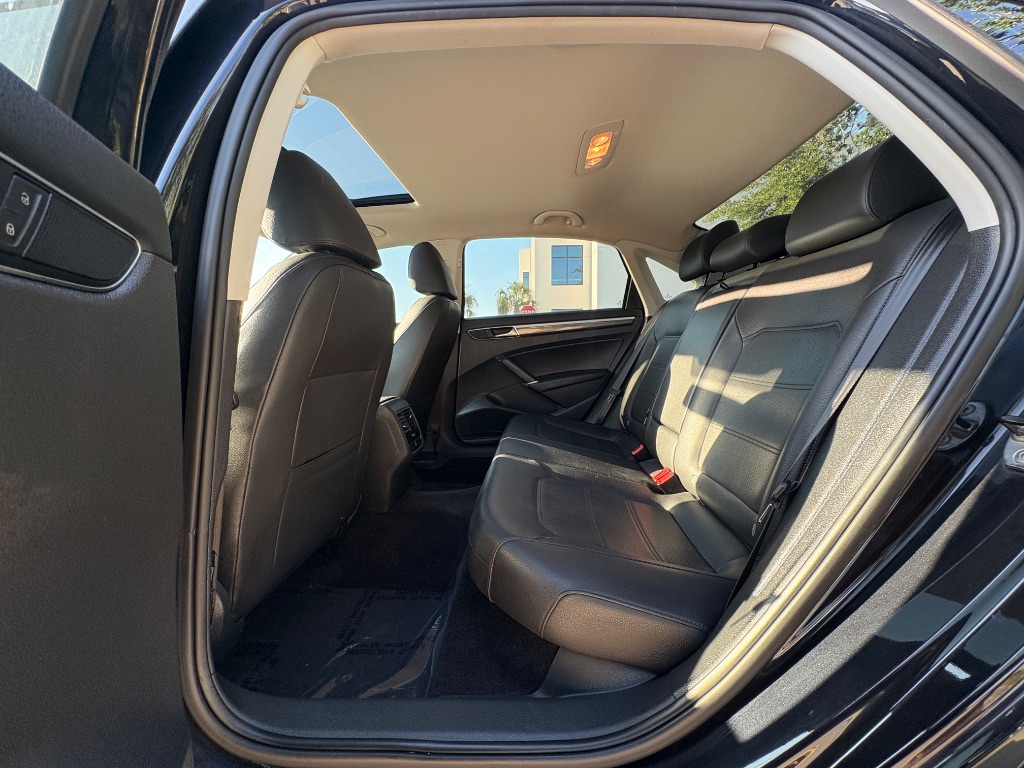 2017 Volkswagen Passat - $9,395