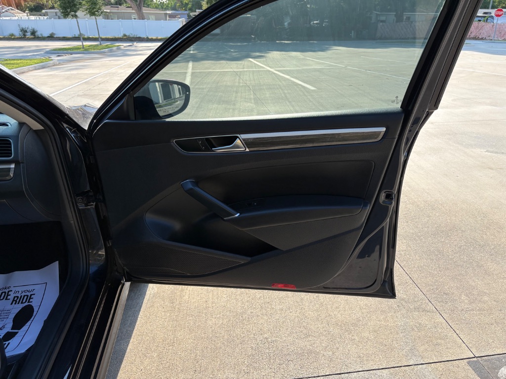 2017 Volkswagen Passat - $9,395