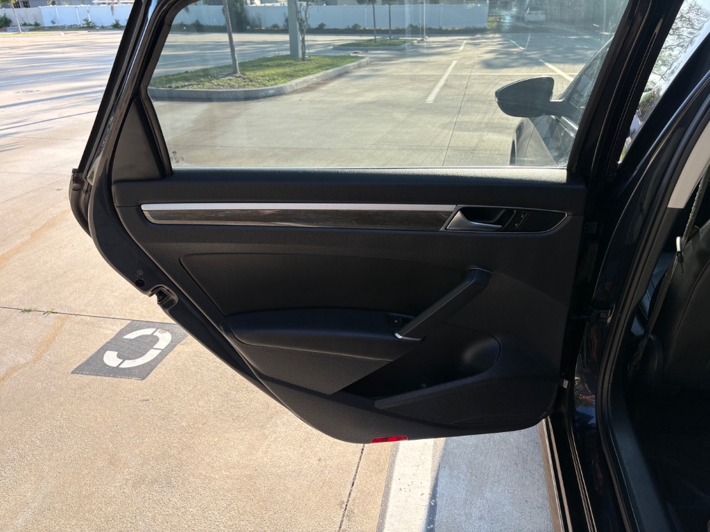 2017 Volkswagen Passat - $9,395