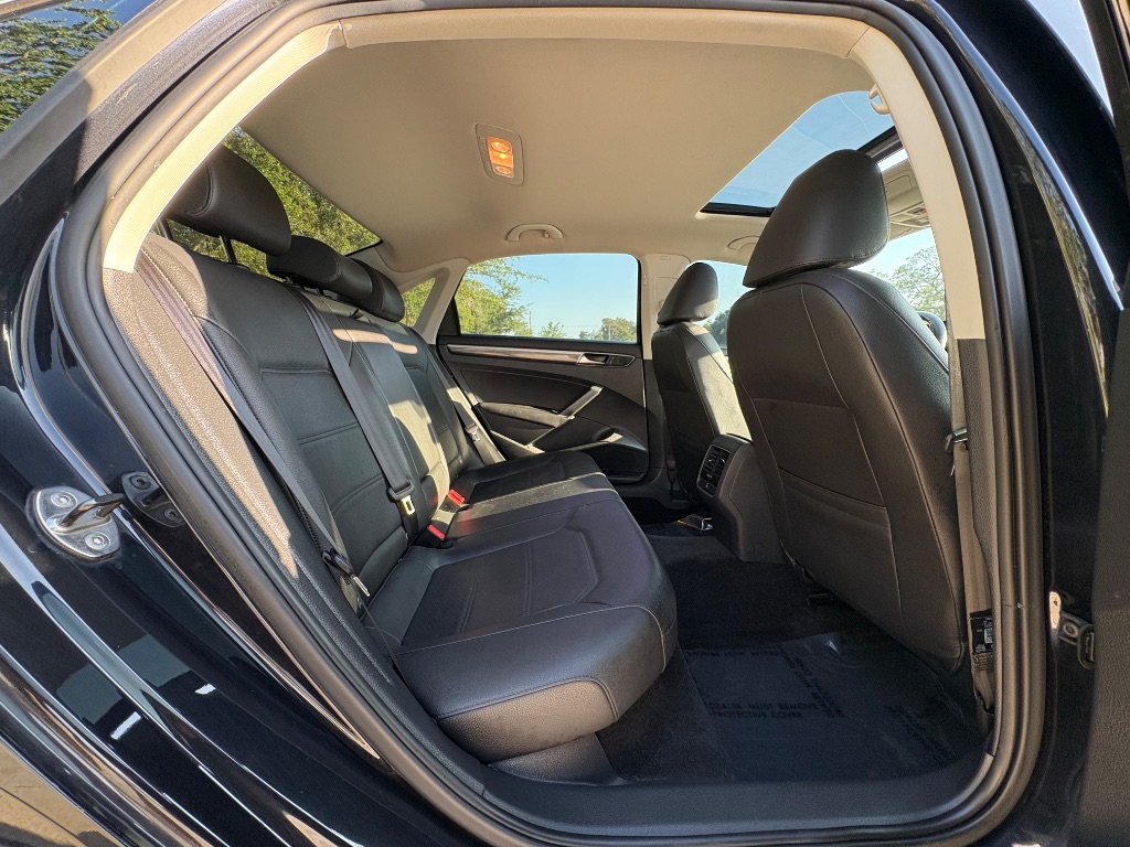 2017 Volkswagen Passat - $9,395